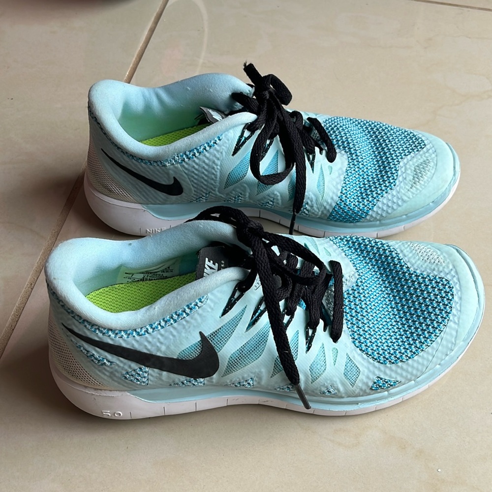NIKE FREE RUN